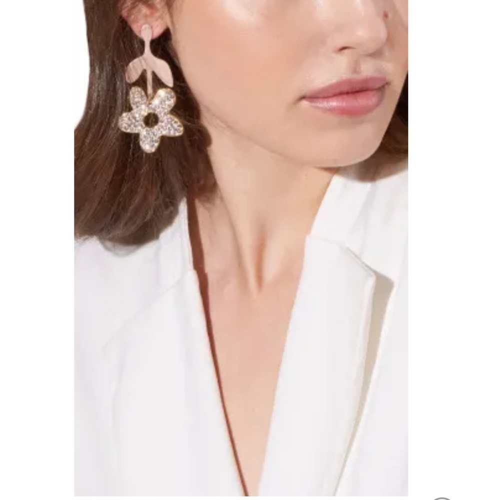 Lele Sadoughi Crystal Stem light pink earrings!! Perfect condition